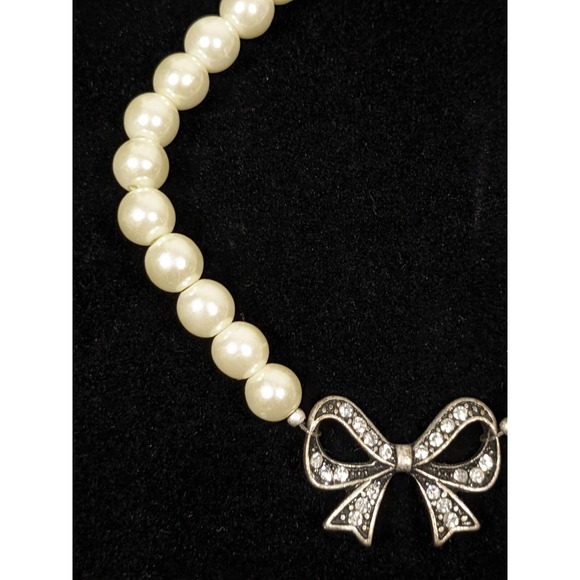 American Eagle AEO Faux Pearl Ribbon Bow Rhinestone Toggle Bracelet 7 inch - Picture 6 of 8
